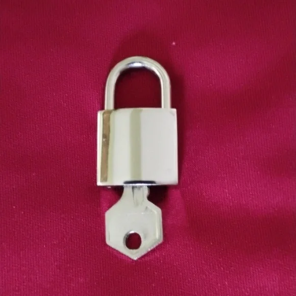 Coach Metallic Silver Key Lock - Picture 3 of 7